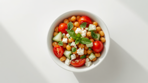 Kikkererwtensalade met feta, munt en komkommer